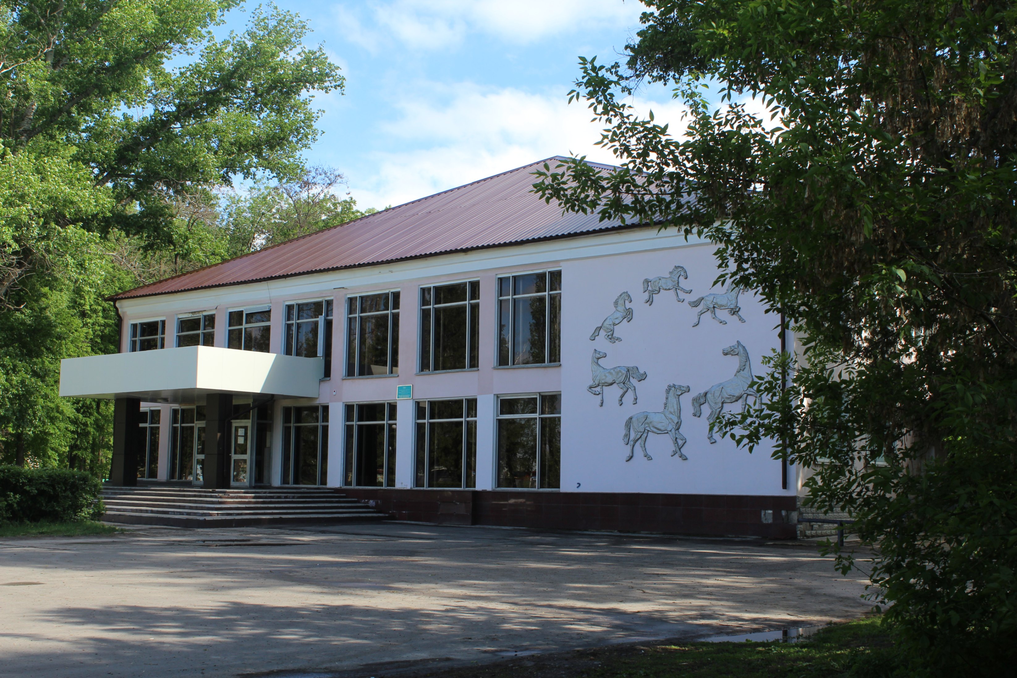 слободский дом культуры. слободский дом культуры. дворец культуры паруса слободской. дк в стулово. стуловский дк слободской.