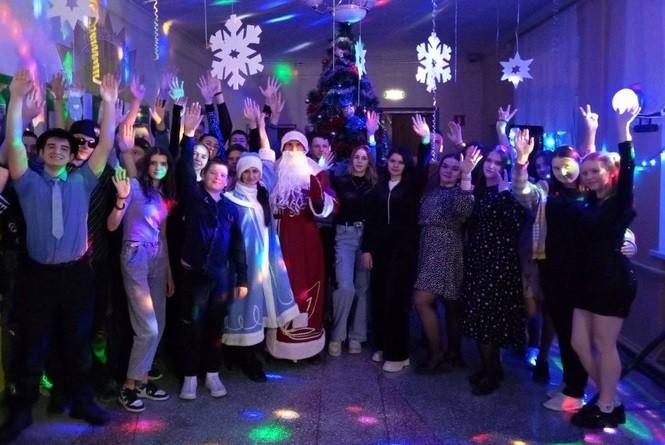 Программа «В пяти шагах от Нового года»