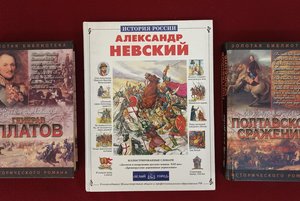 Книжная выставка «Гордимся славою героев»