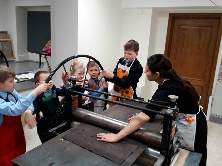 Программа «Школьный тур в Свияжск с посещением мастерской печатной графики»