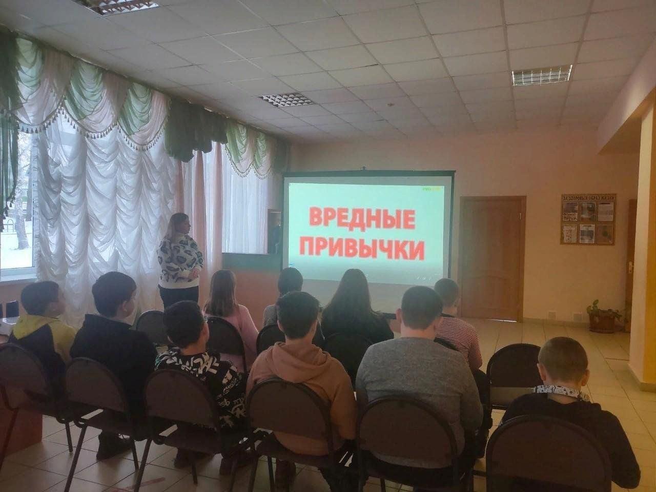 Круглый стол «Подросток в мире вредных привычек»