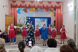Праздничная музыкальная программа «Воспевая прекрасный образ»