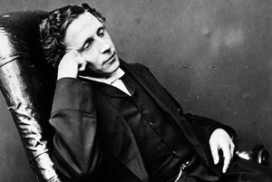 «Алиса: Путешествие сквозь зеркало и время»