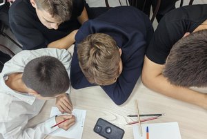 Интеллектуальная игра «Лови классику!»