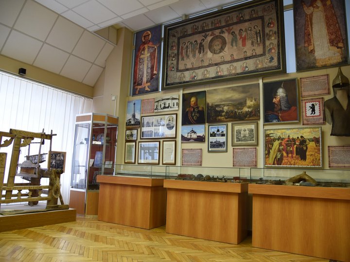 Выставка зала краеведения «История города в шести веках»
