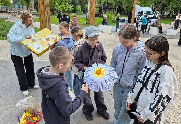 Игровая программа «Ромашка – символ счастья»