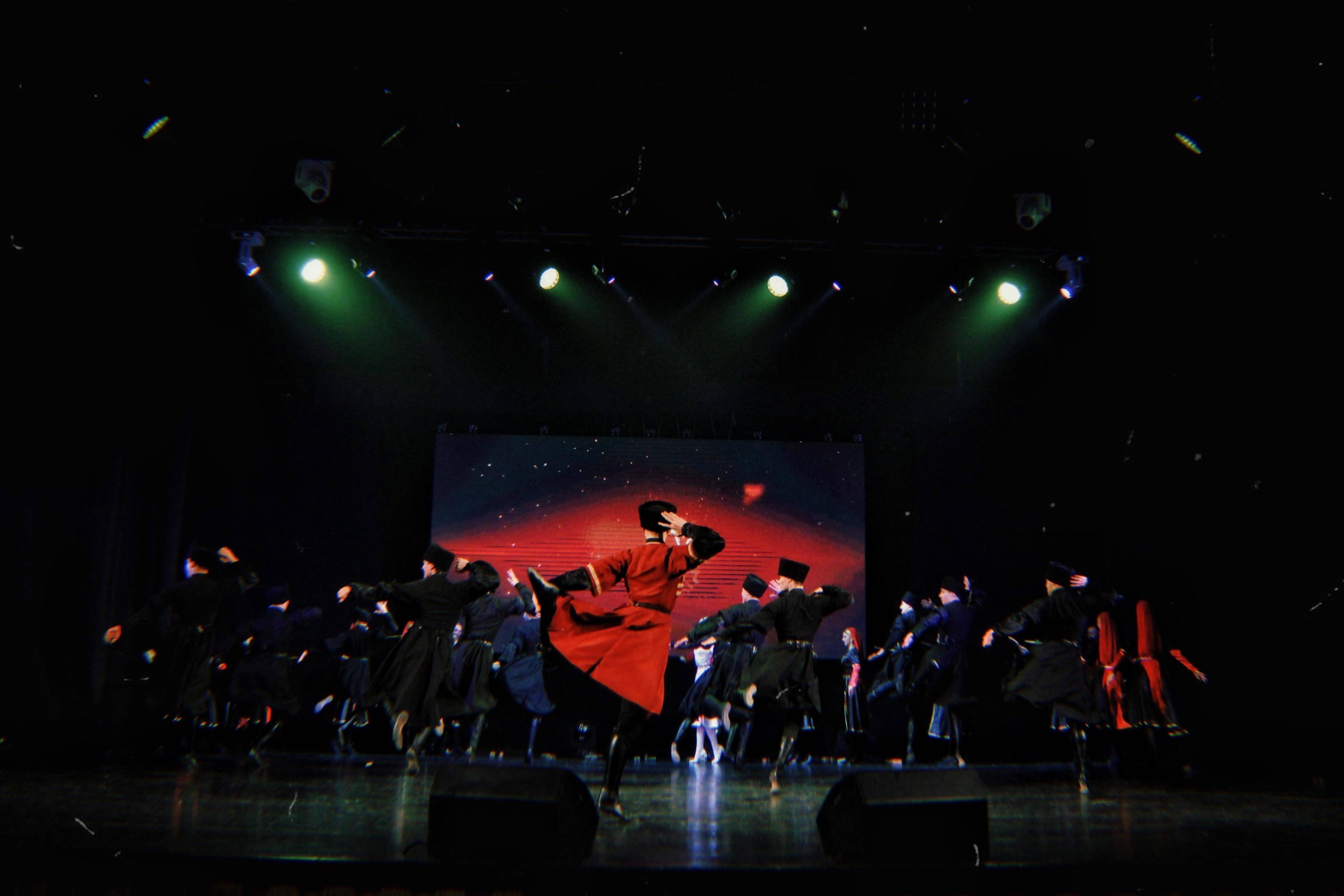 Сольный концерт театра фольклорного танца «Артхурон»