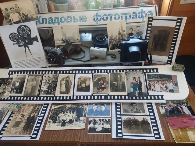 Фотовыставка «Загляни в семейный альбом».