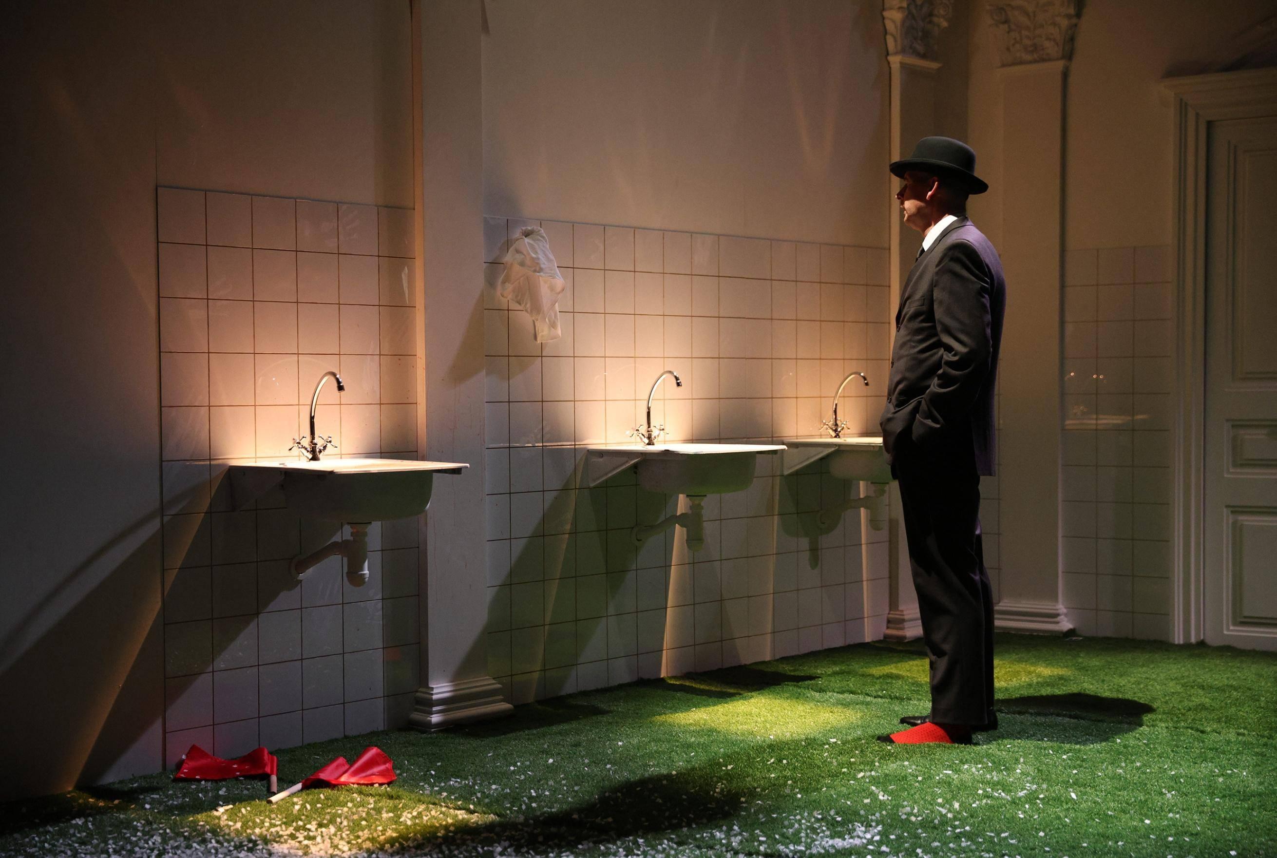 Спектакль «Человек, который принял жену за шляпу»