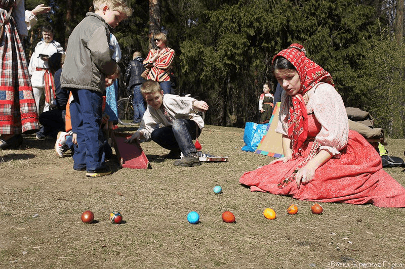 «Пасхальные игры на улице с детьми»