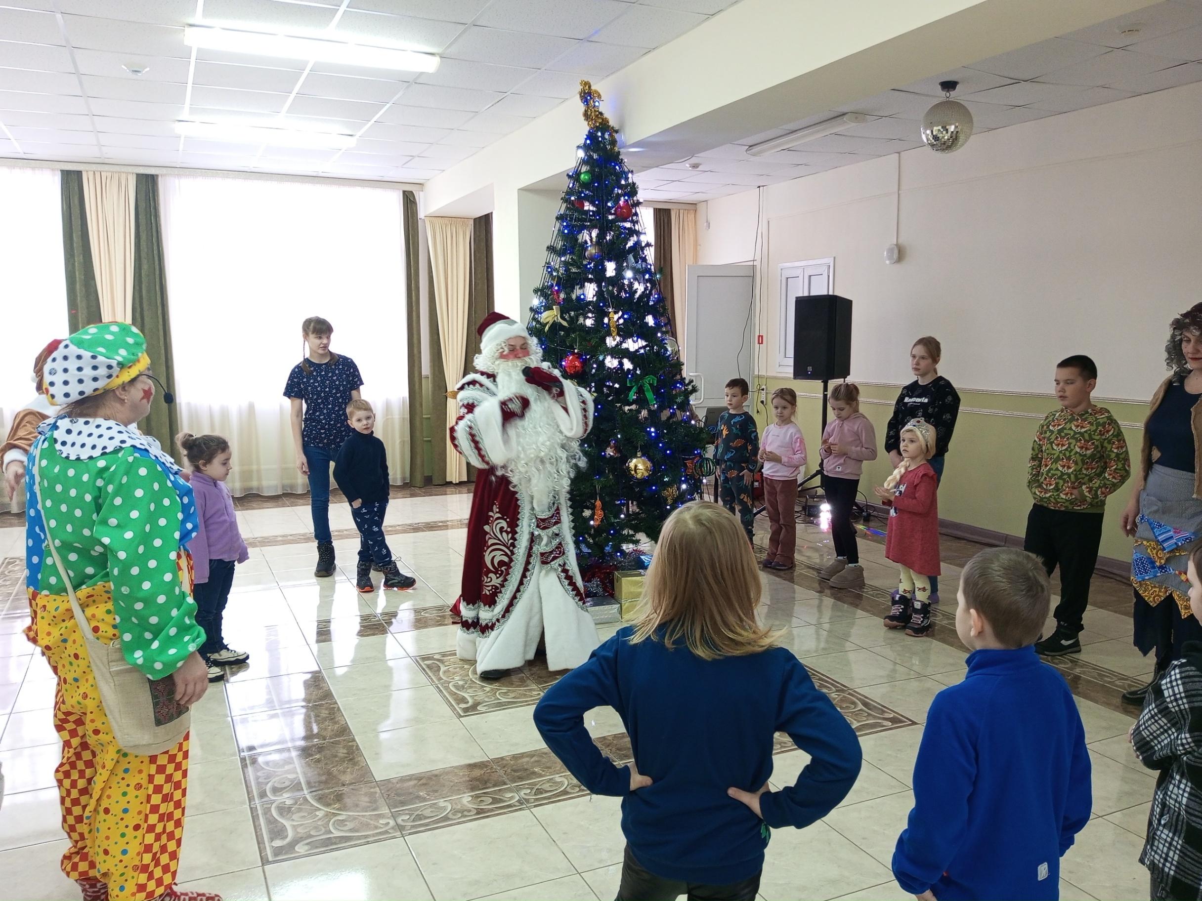 «Вот, вот, вот – Новый год!» - игровая программа