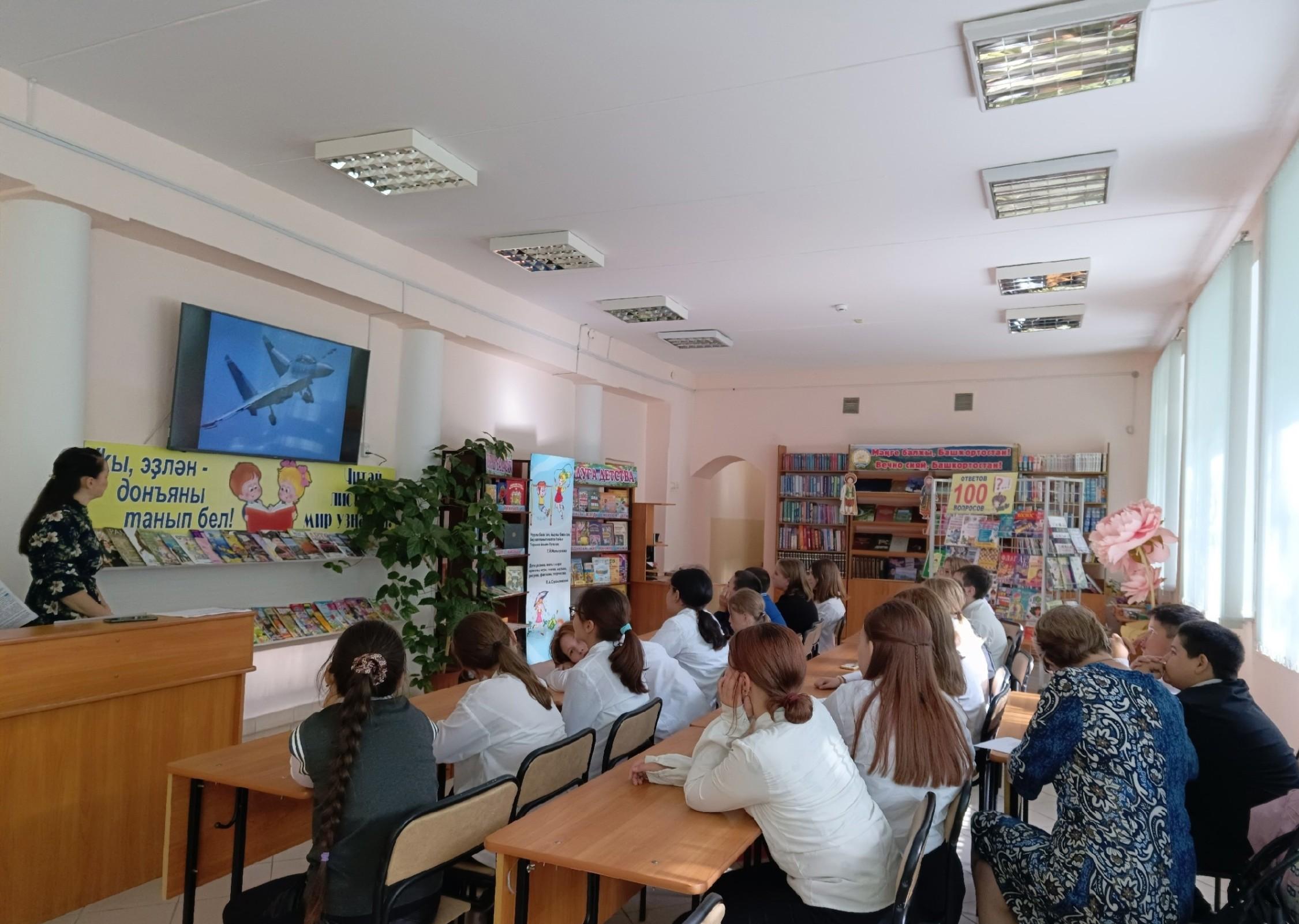 Познавательно–игровой час «Слава Флоту России!»