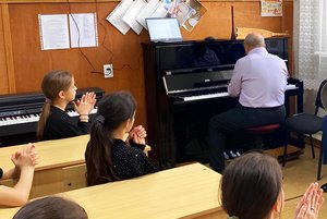 Мастер-класс «Первые шаги в мире фортепиано»