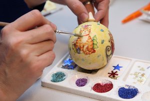 Мастер-класс «Роспись новогодних шаров»