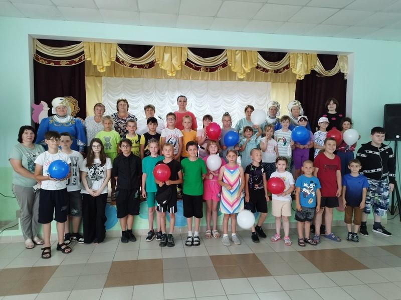 Литературно-музыкальный час «Народы едины под солнцем России»