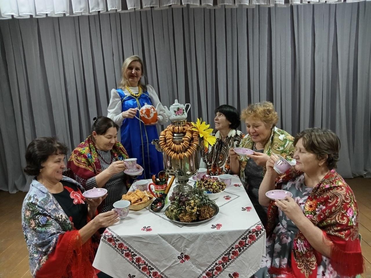 Чайные посиделки Мы за чаем не скучаем для тех кому за ....