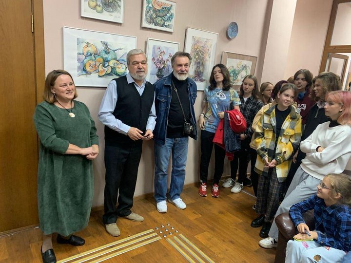 Выставка преподавателя и выпускника НДХШ Рыхловой Татьяны Александровны открылась в школе