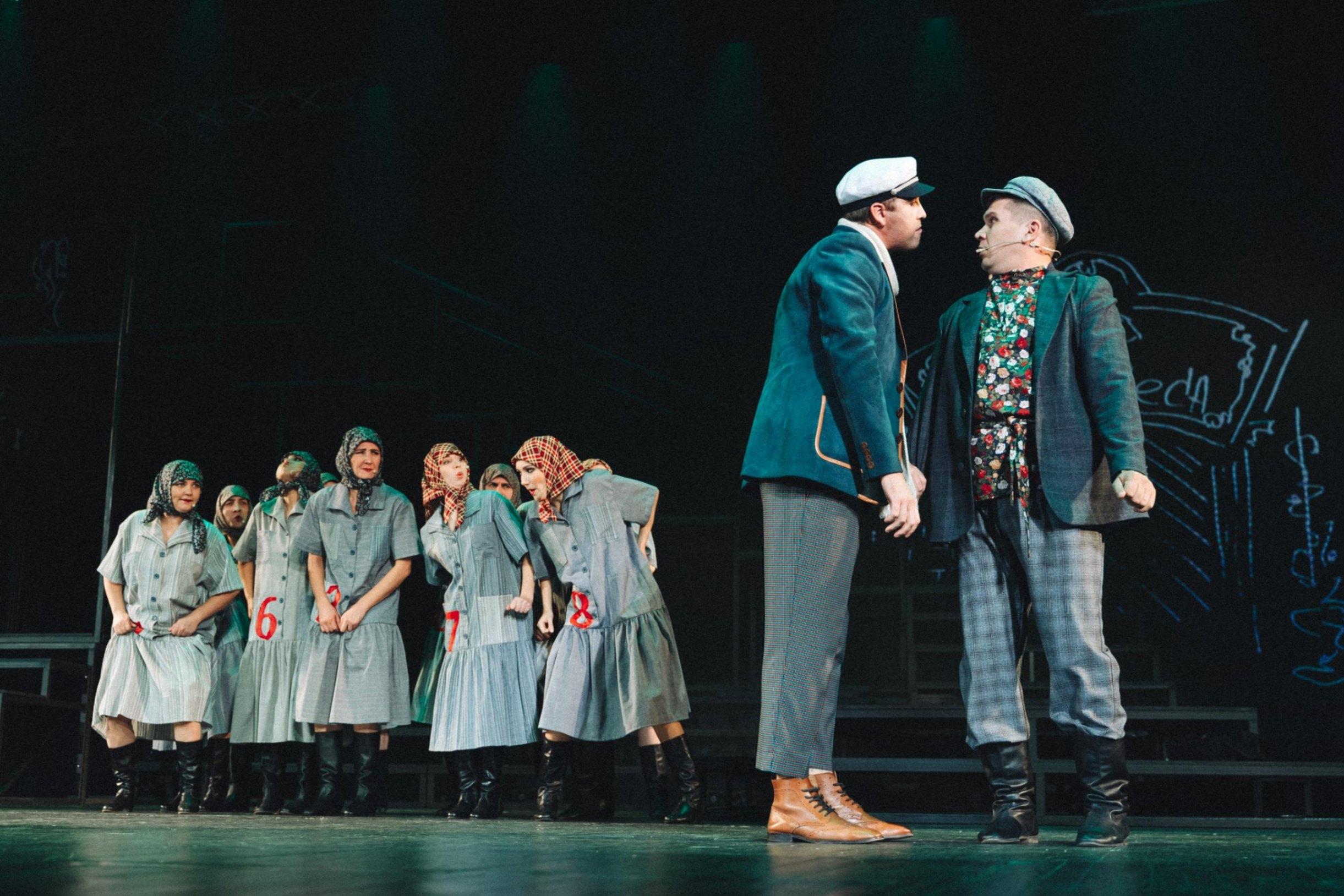 Спектакль «12 стульев»