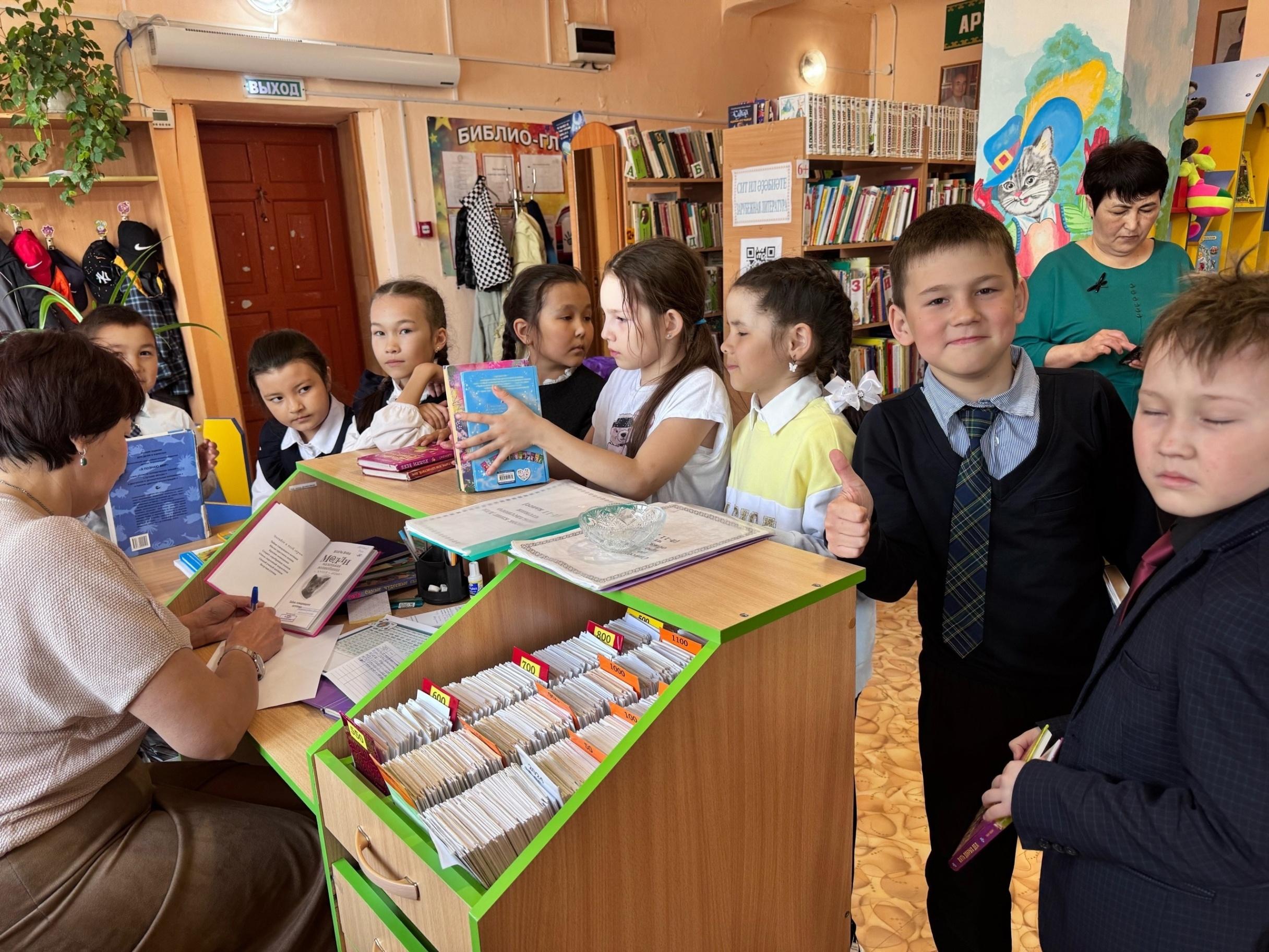 Книжная выставка «Мир приключений от Эдуарда Веркина»