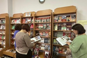 Книжная выставка-просмотр «Памяти павших во имя живых»