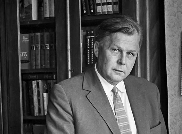 Книжная выставка «Александр Твардовский – поэт, писатель, фронтовик»