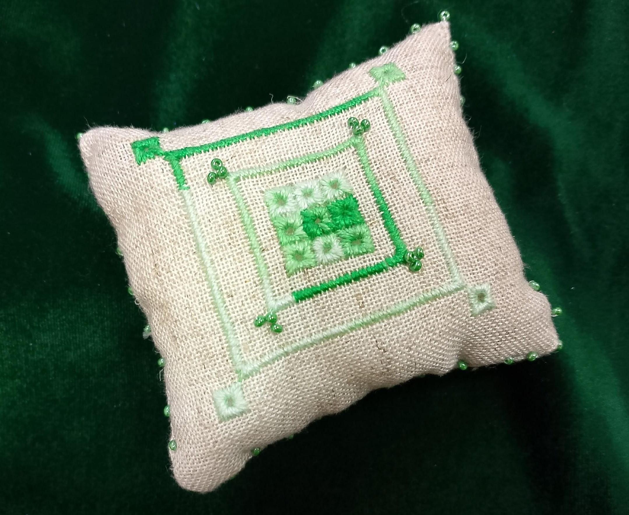 Мастер-класс «Игольница с глазками»