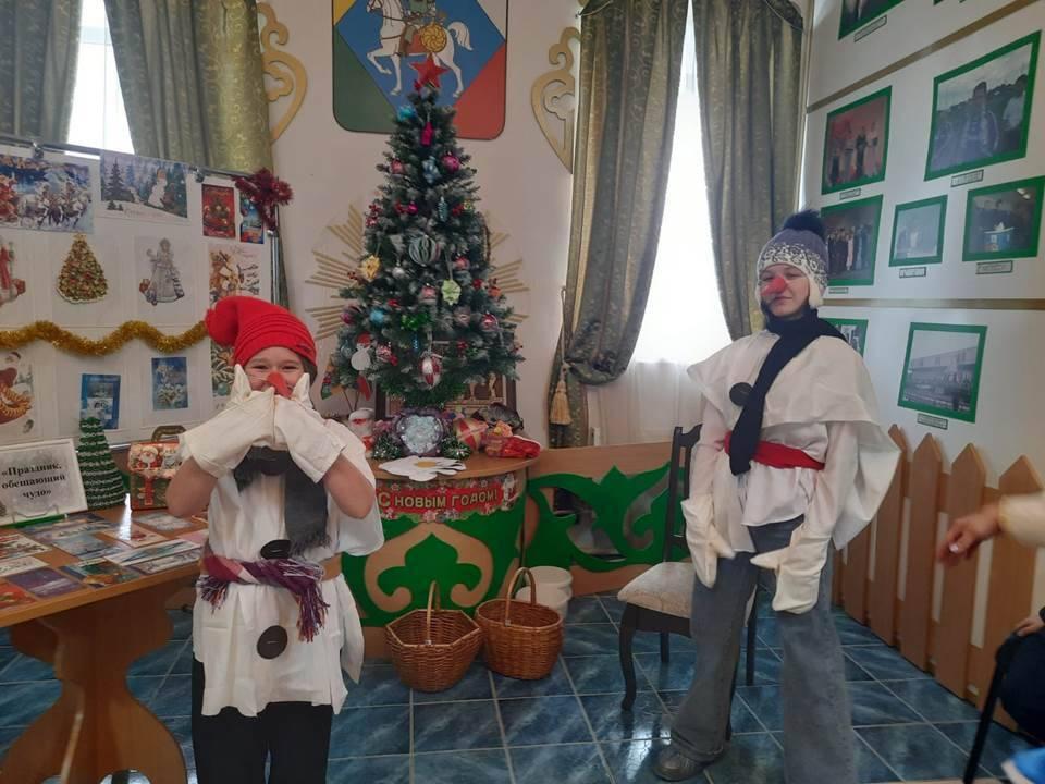 «К нам стучится Новый год»