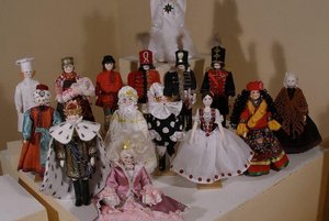 Выставка «Яснополянские куколки-скелетцы в традиционных костюмах»