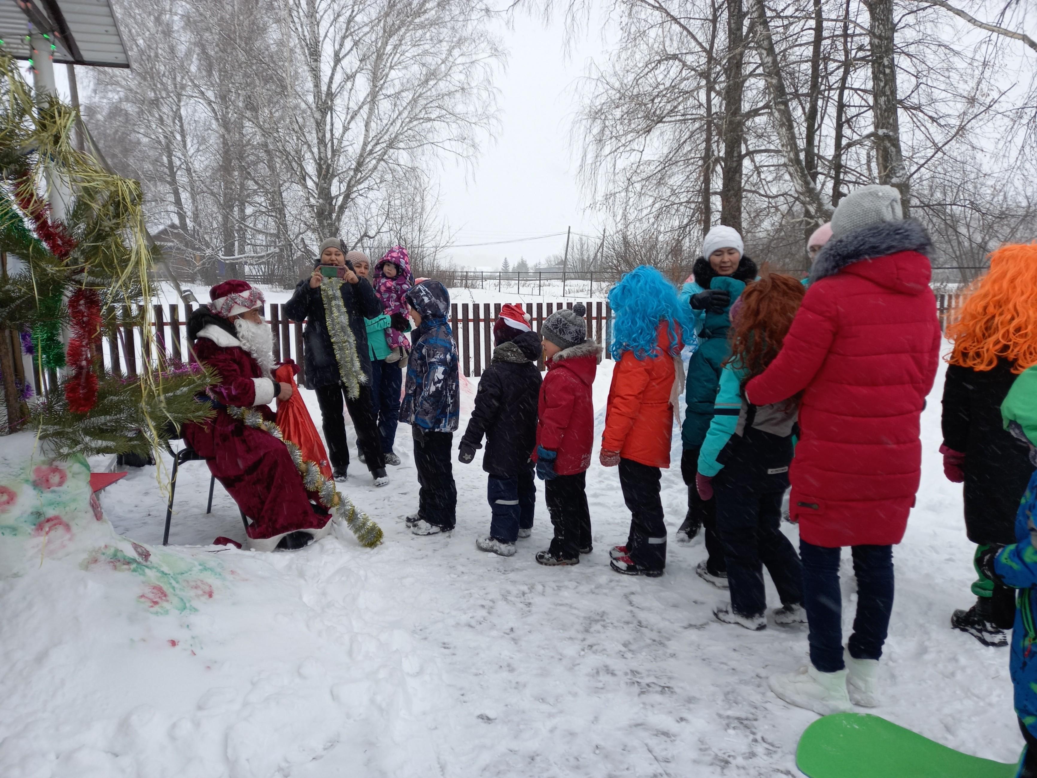 Праздничное мероприятие «С Новым годом, друзья!»