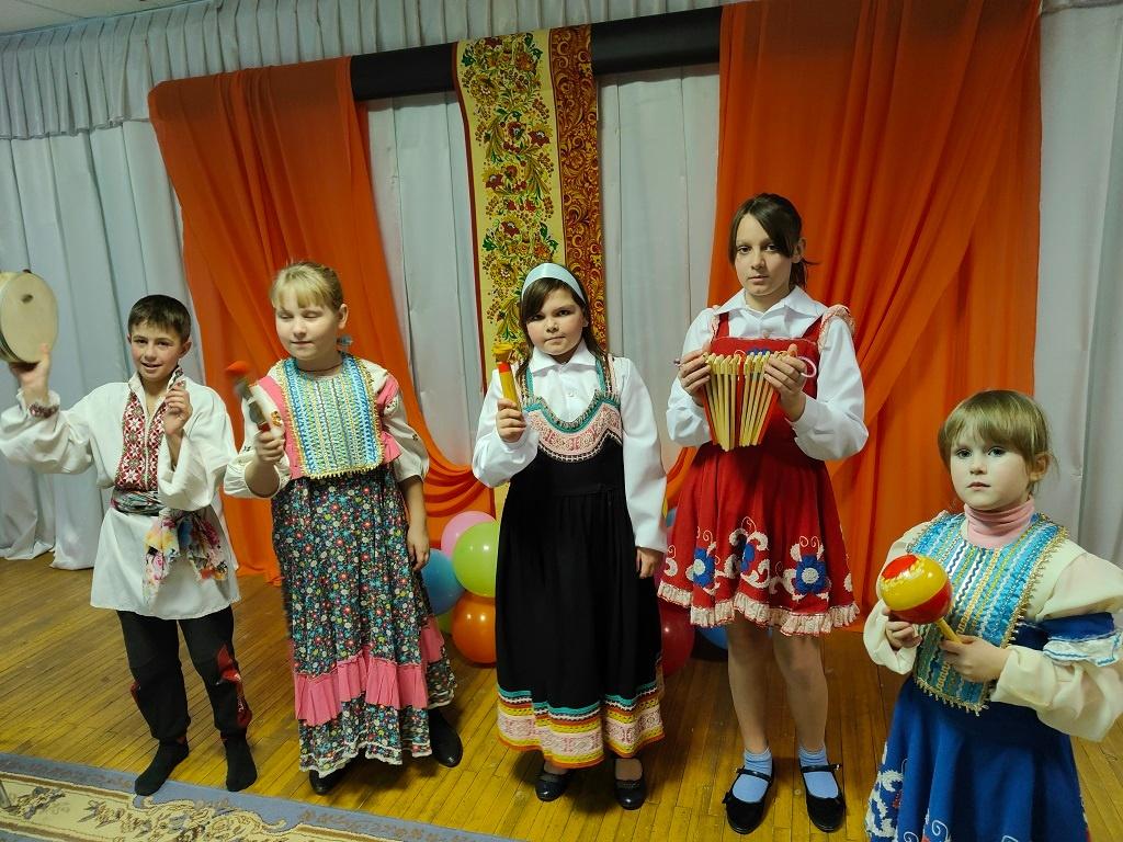 Программа «С ложками, да с трещётками»