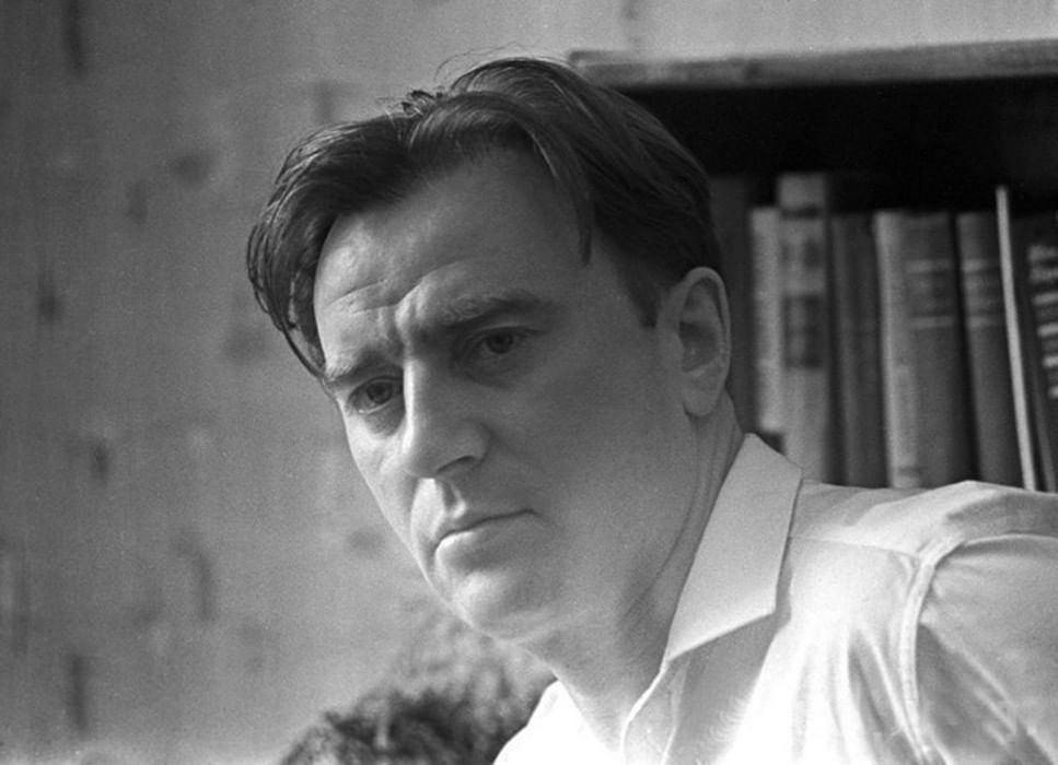 Литературный лабиринт«Знакомство с Исаевым»