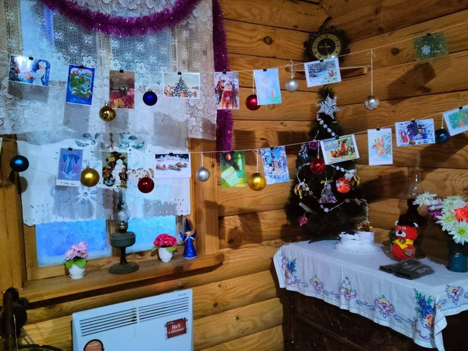 Выставка советских новогодних открыток «Зеркало времени»