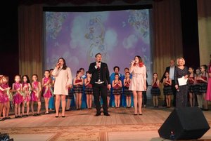 Праздничная концертная программа «Голос весны звучит сердцем»