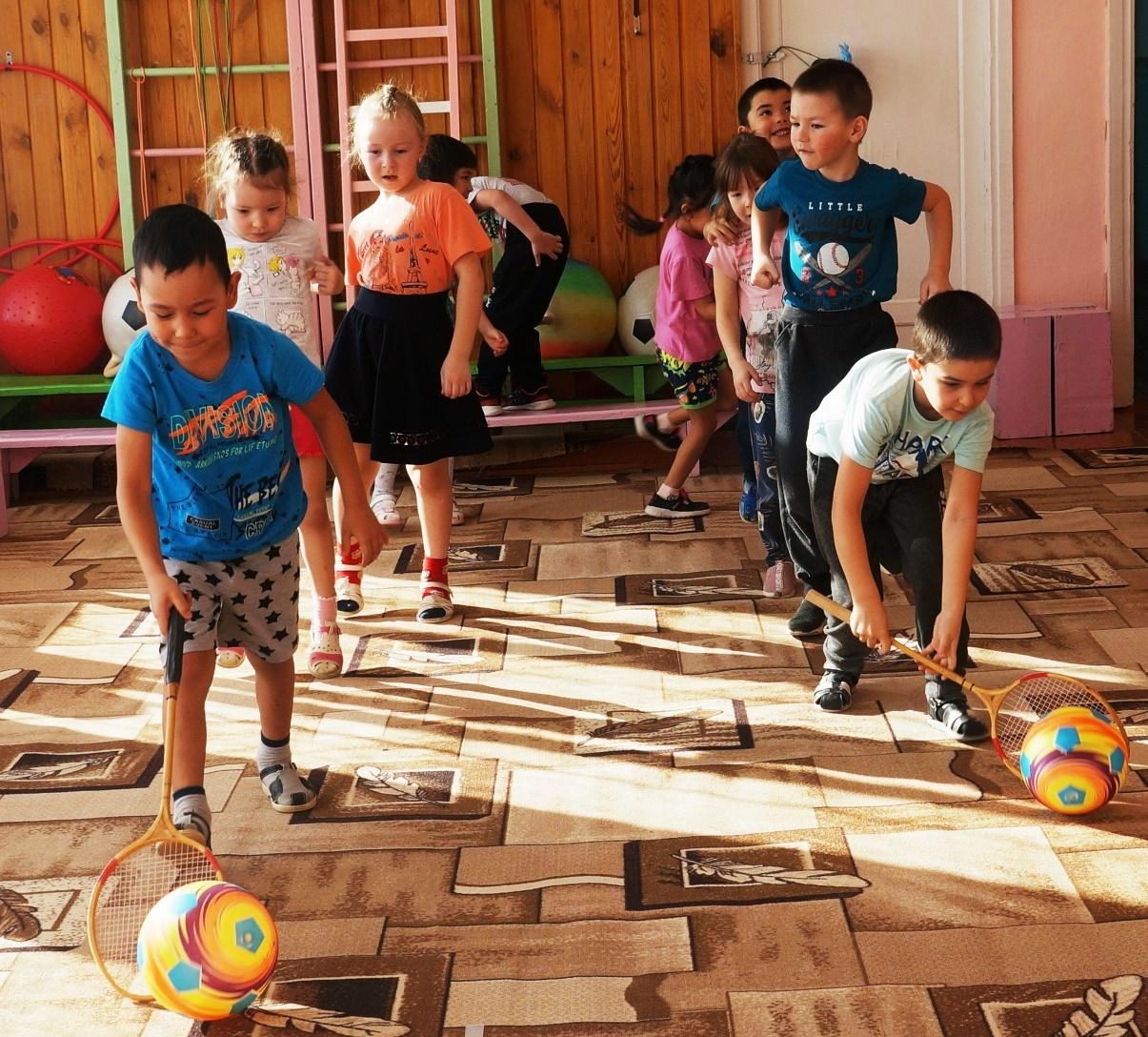 Эстафета «А у нас–спортивный час»