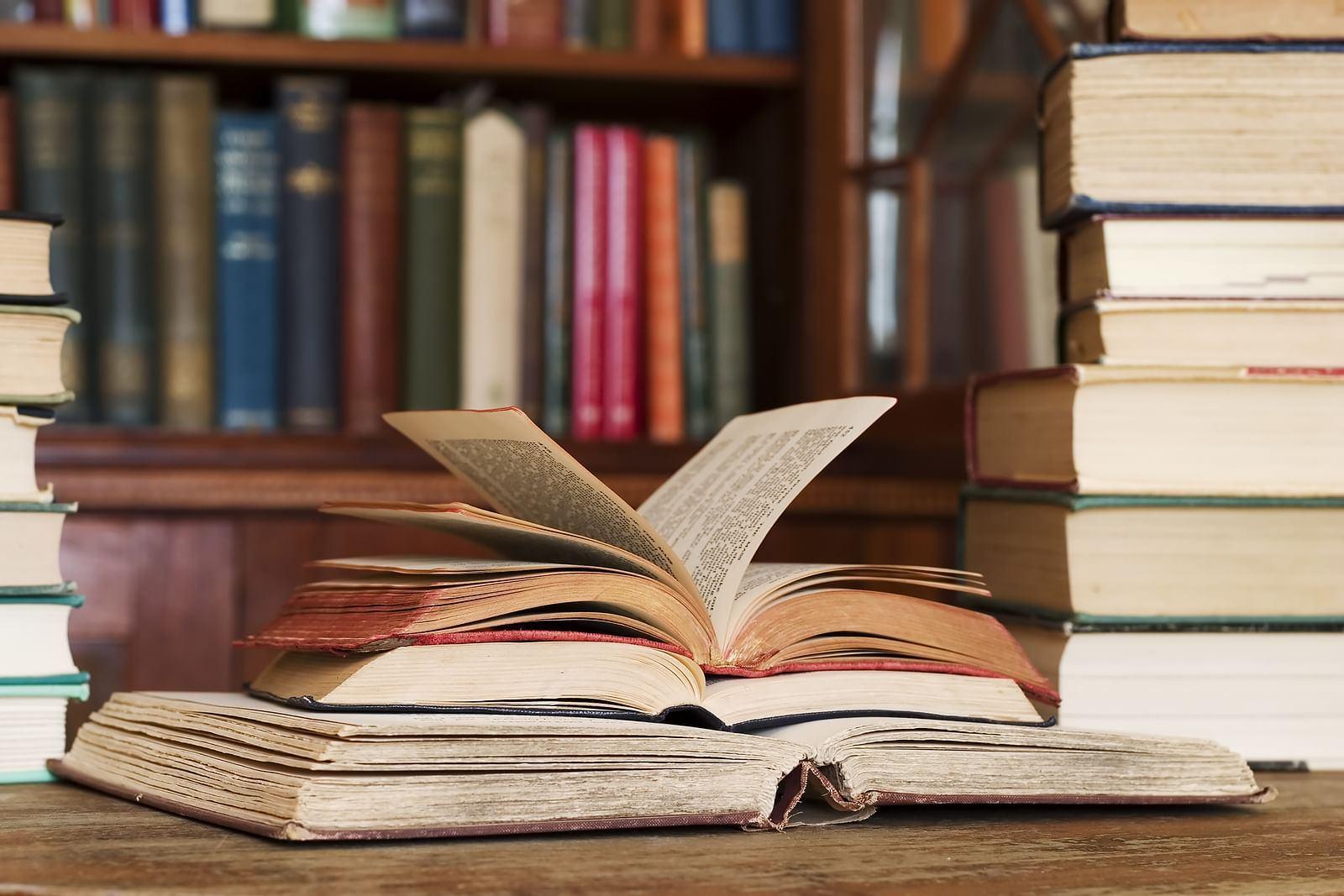 Вечер любителей чтения книг вслух.