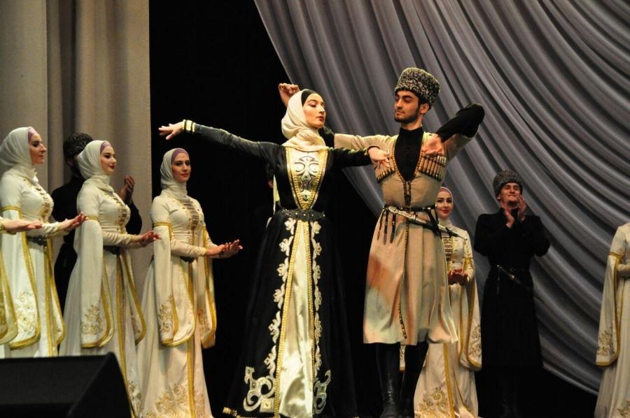 Концертная программа «Мы желаем счастья вам»