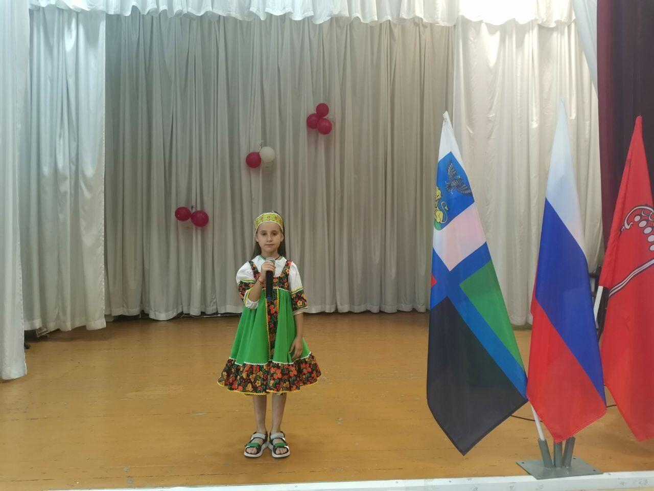 Праздничная программа «Флаг России – гордость наша»