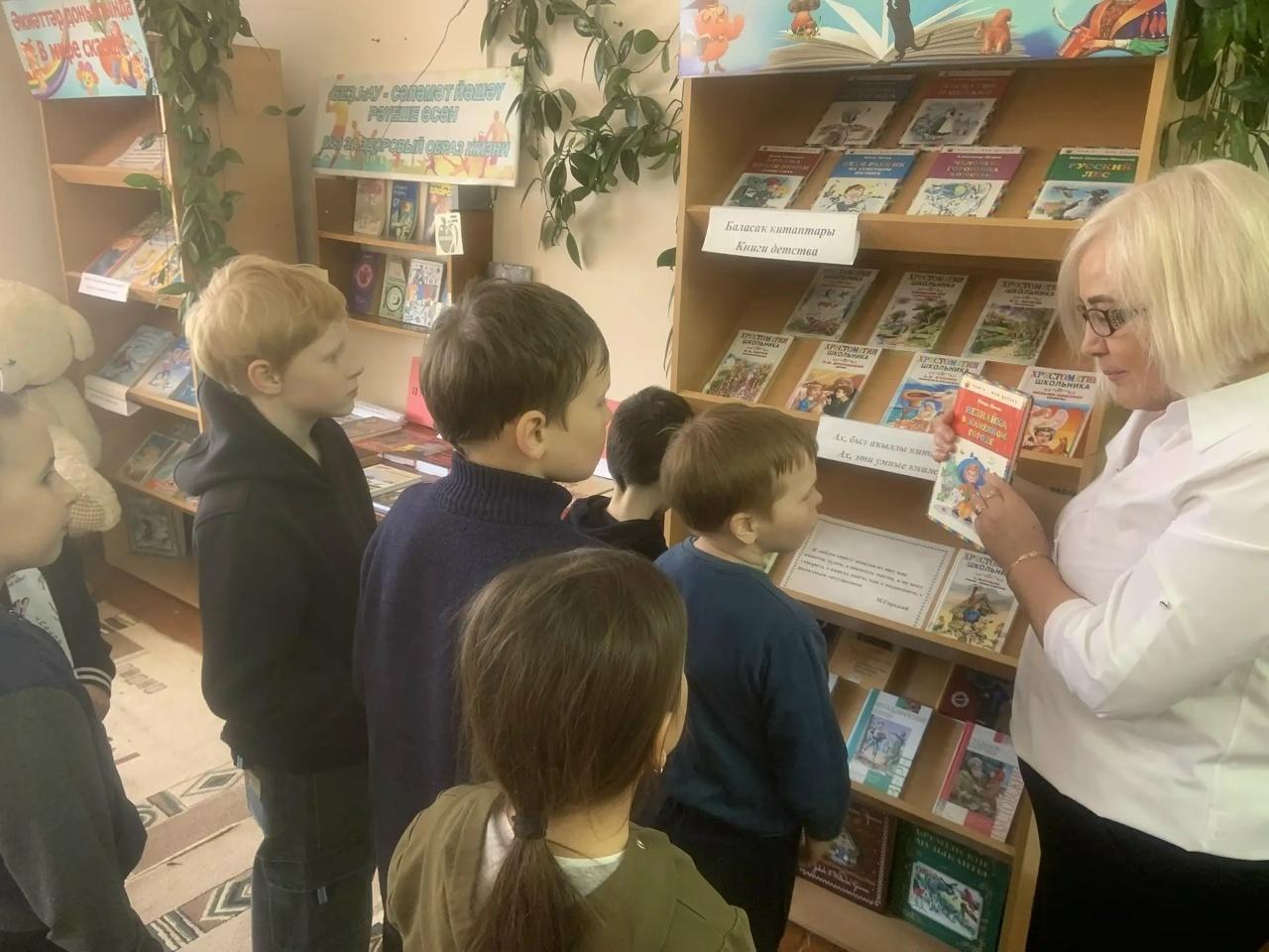 Инфо-минутка « К нам книжка новая пришла»