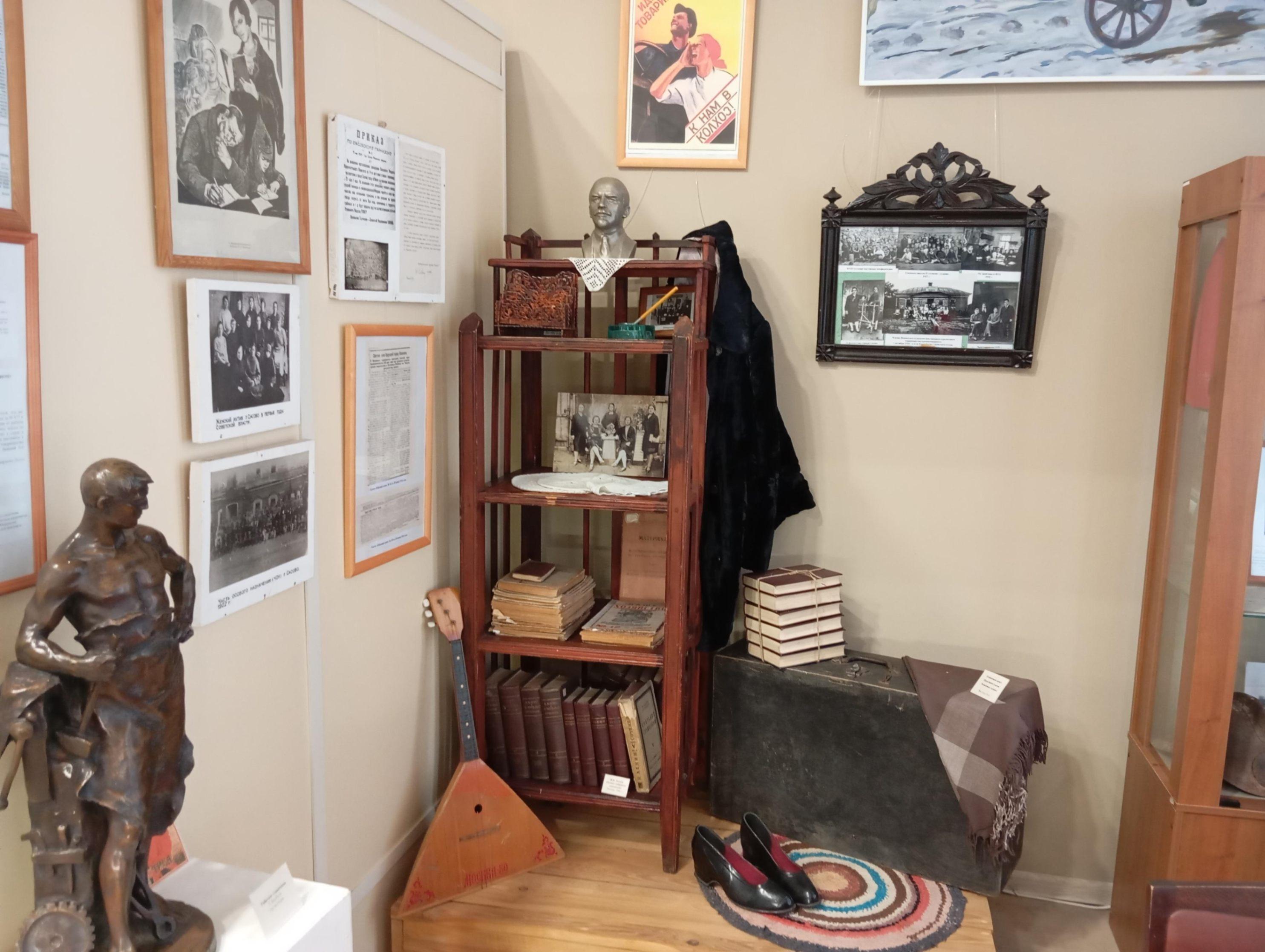 Выставка «От октябренка до пионера»