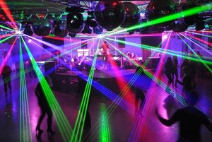 Дискотека для молодежи «Танцуй и веселись»