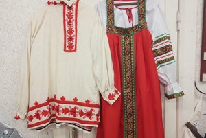 Презентация «Русские народные костюмы: история, традиции, обычаи»
