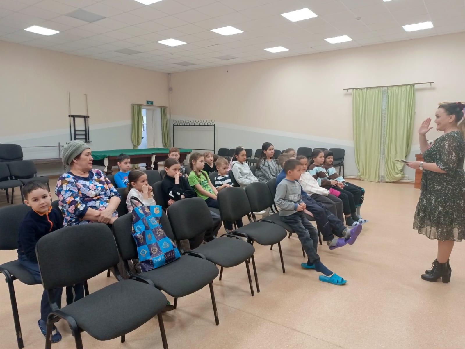 Исторический час «Этих дней не смолкает слава»