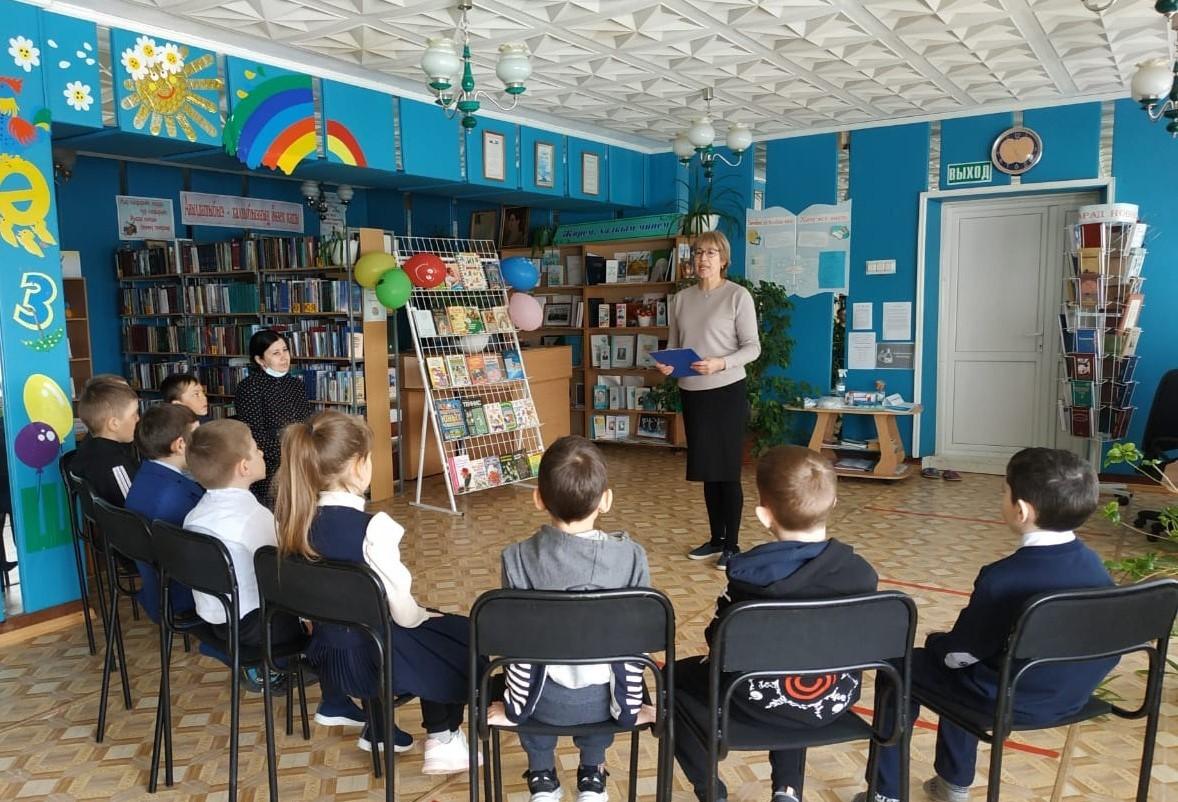 Познавательный час «Через века, несущие свет»