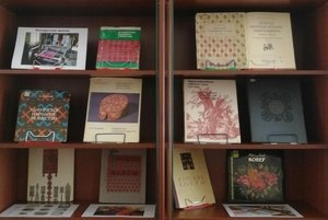 Книжная выставка «Народное ткачество»