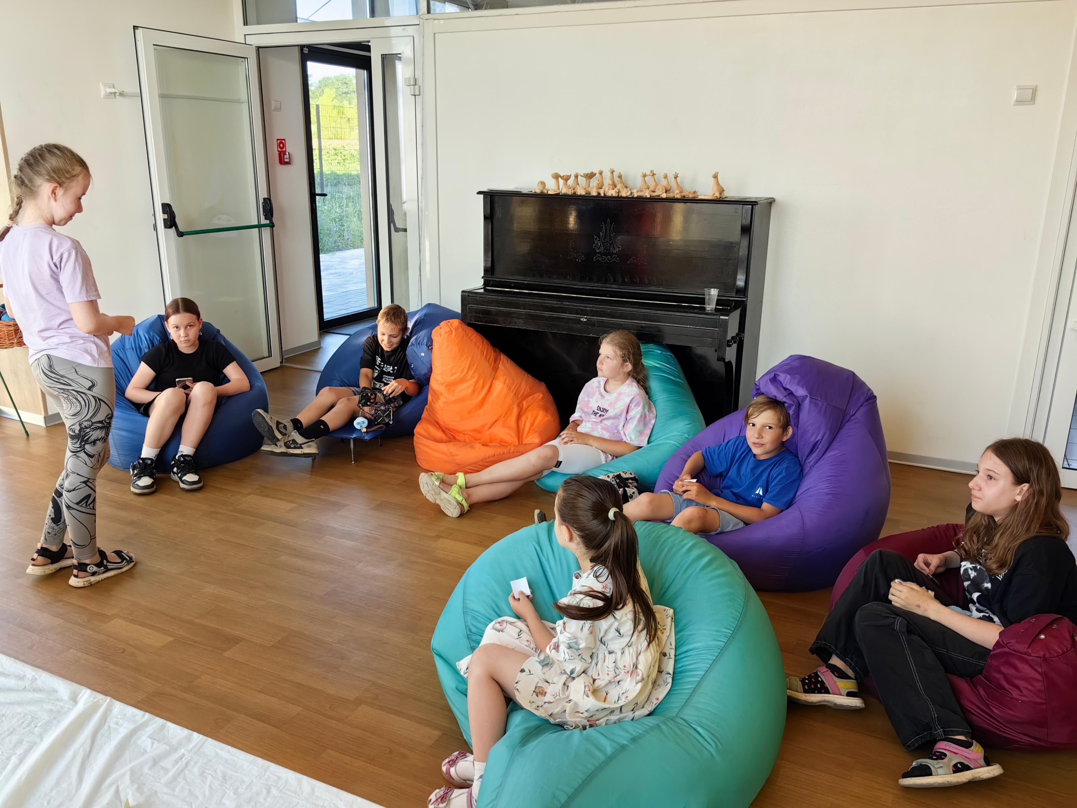 Информационный час «Солнце светит всем одинаково»