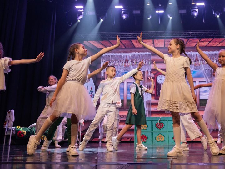 театральное представление. театр карабаса барабаса. театральная студия для детей. школа представления в театре. театр представление.