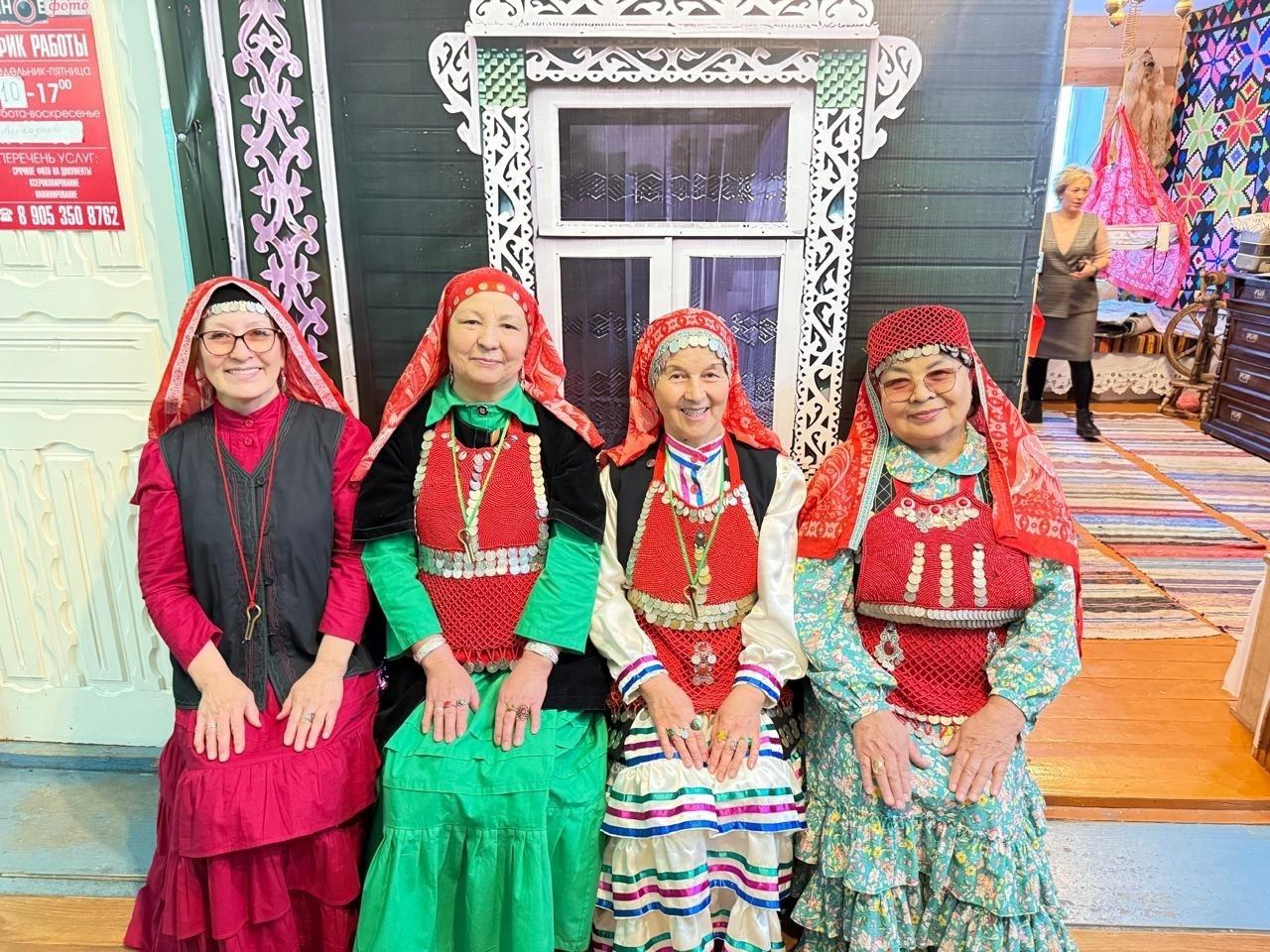 Выставка-обзор «Башкирские аутентичные костюмы»