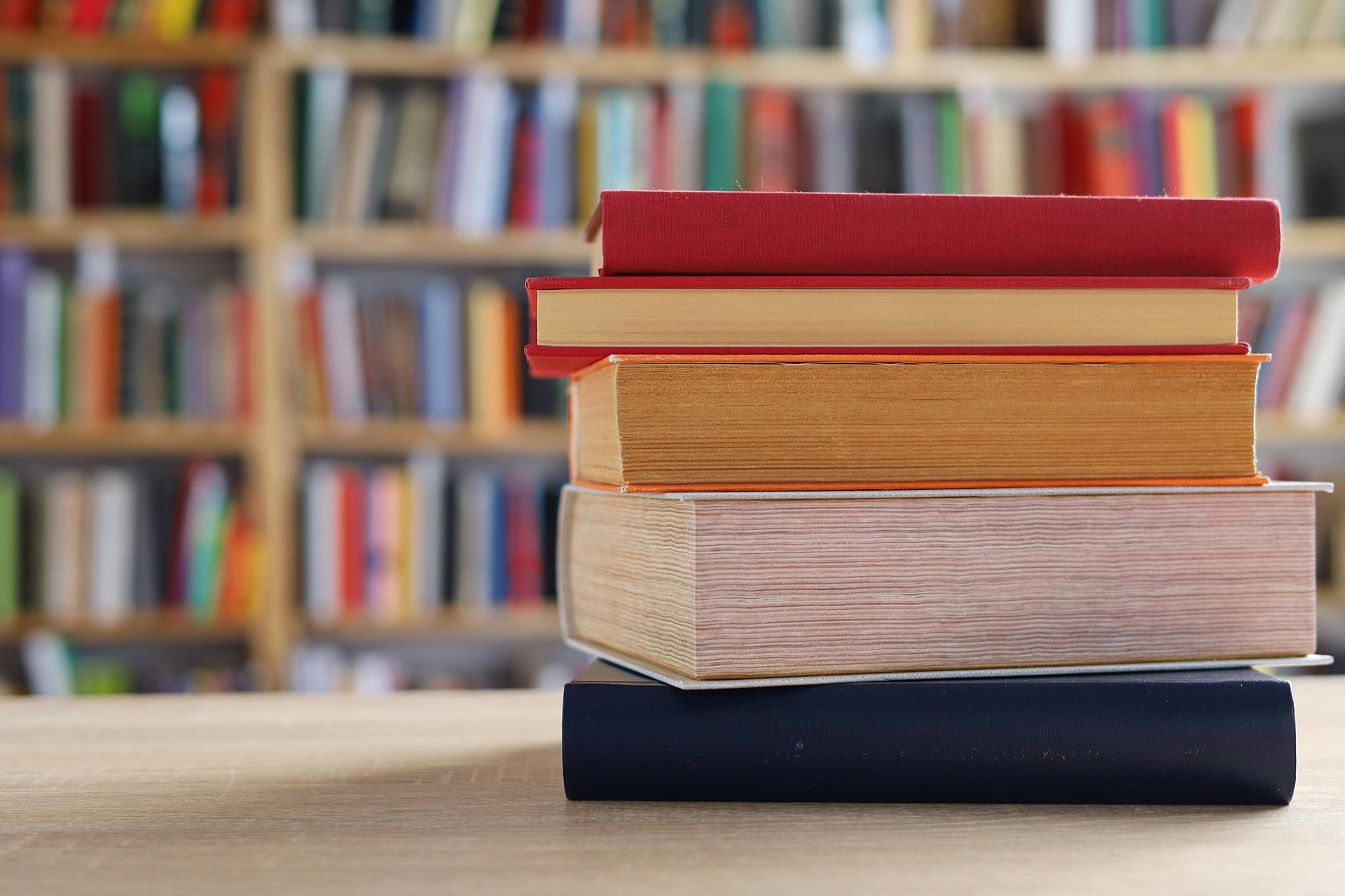 Книжная выставка «Лирик и мастер поэмы»