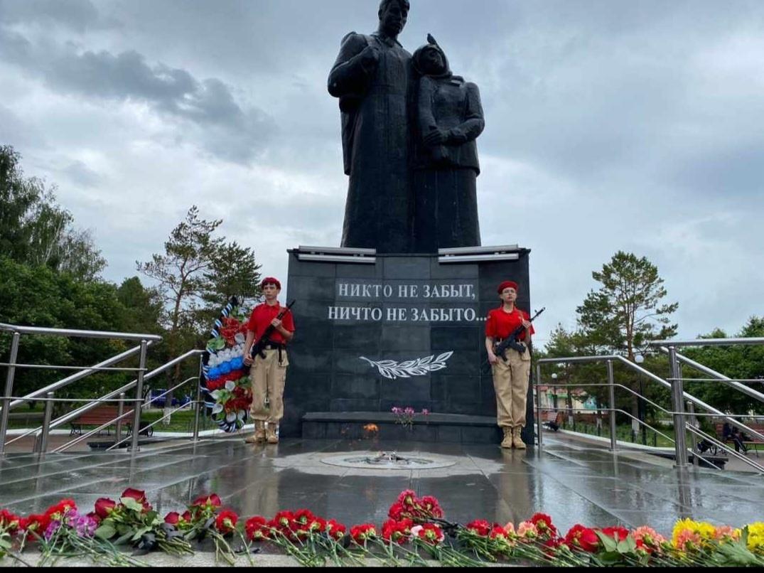 Церемония возложения цветов, посвященная Дню памяти и скорби жертвам Отечественной войны