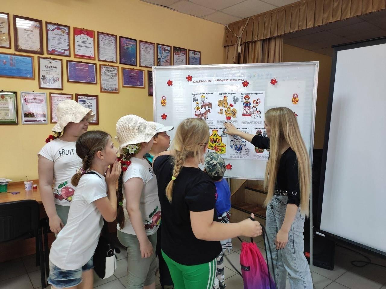 Выставка «Волшебный мир народного искусства»